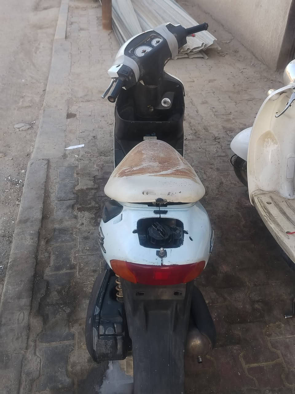 سلام عليكم سازوكي 12نضيفه شوفت عينك شغاله سلف وهندر مكينه هسه شاده صوته ناعم كربائيات شغال فقط لايت امامي واشاير محتركه كلوبات بيهن مكان ماجديه سعر 275وبيه مجال ***********
