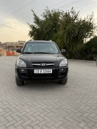 توسان موديل 2008 خليجي بيها البنيد صبغ وبيها الباب الخلف الصدر صبغ بدو...