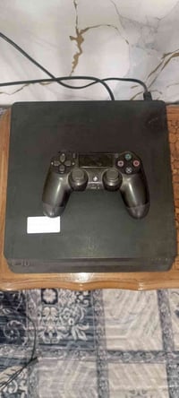 بلي فور سلم مهكر و يدى بيه خمس العاب السعر 300 الف للاستفسار الاتصال ع...