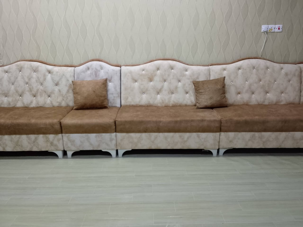 للبيع تخم ونص ديوان 10مقاعد تخم جديد استخدام شهرين فقط سعر 500 العنوان تاجي المشاهده ***********
