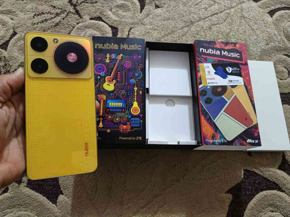 ZTE نوبيا

  نظافة 100%100

ذاكرة 128

عشوائية 8

بطارية 5000 ملي امبير تدعم الشحن السريع 
كامل  ملحقاتة الأصلية شاحنة كفر هتفون 
سعره 125 شراي خابر *********** عمارة, ميسان
