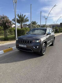 جيب شيروكي المتد 2019  فول مواصفات  فتحه سقف  فور ويل  صندوق كهرباء  ج...