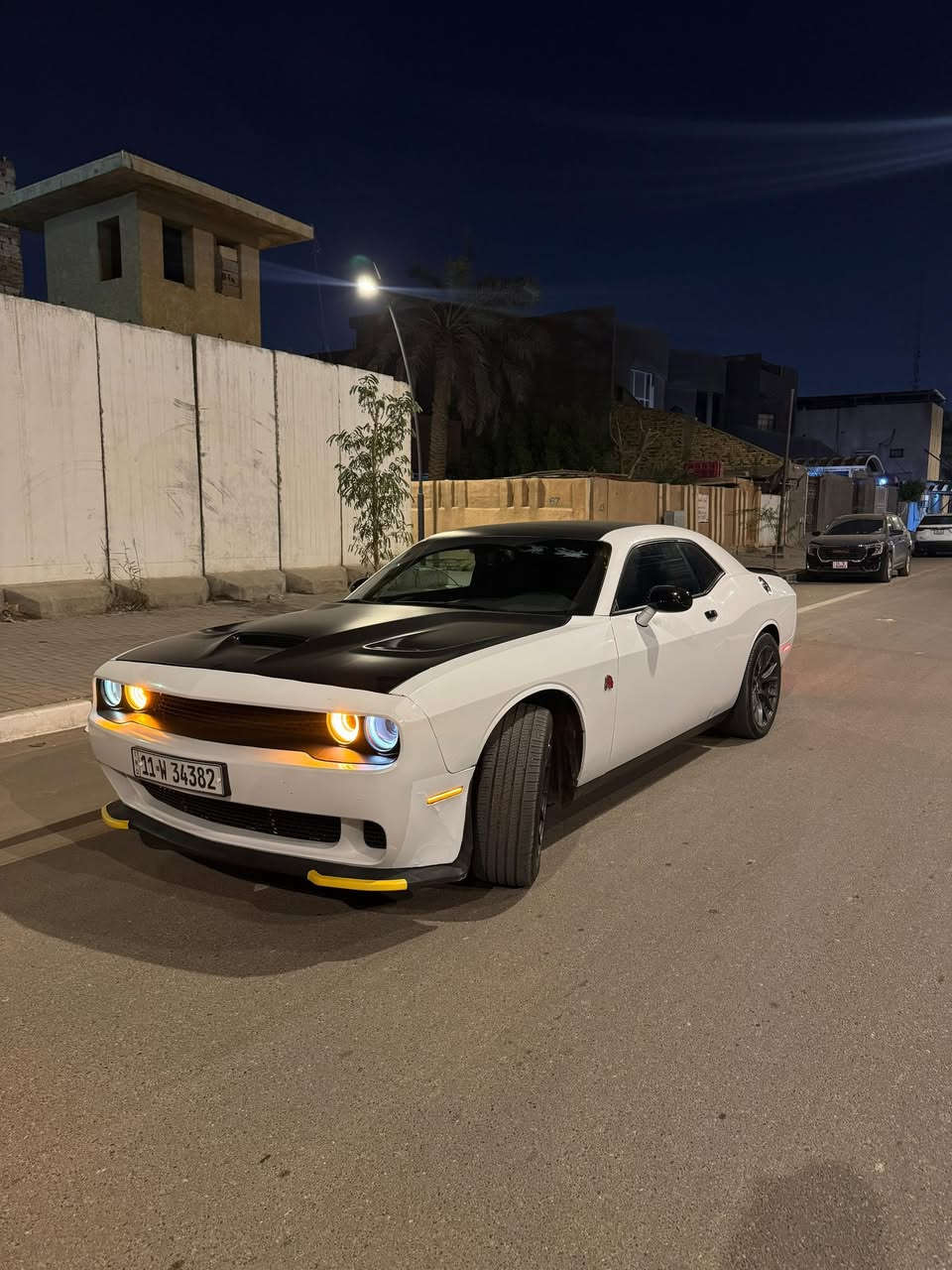 السلام عليكم 
دوچ جالنجر 2016 
مواصفات sxt حادث السياره الجاملغ مصلح ومصبوغ بدون تبديل ولا قطعه تبديل فقط البنيد محدث بدون شاصي بدون ايرباك صدر امامي خلفي جديد تايرات كلهن جدد
رقم بغداد مشروع وطني 
گير مكينه بشرط 
ماشيه 120 مايل
السعر 155 وبيها مجال ***********
