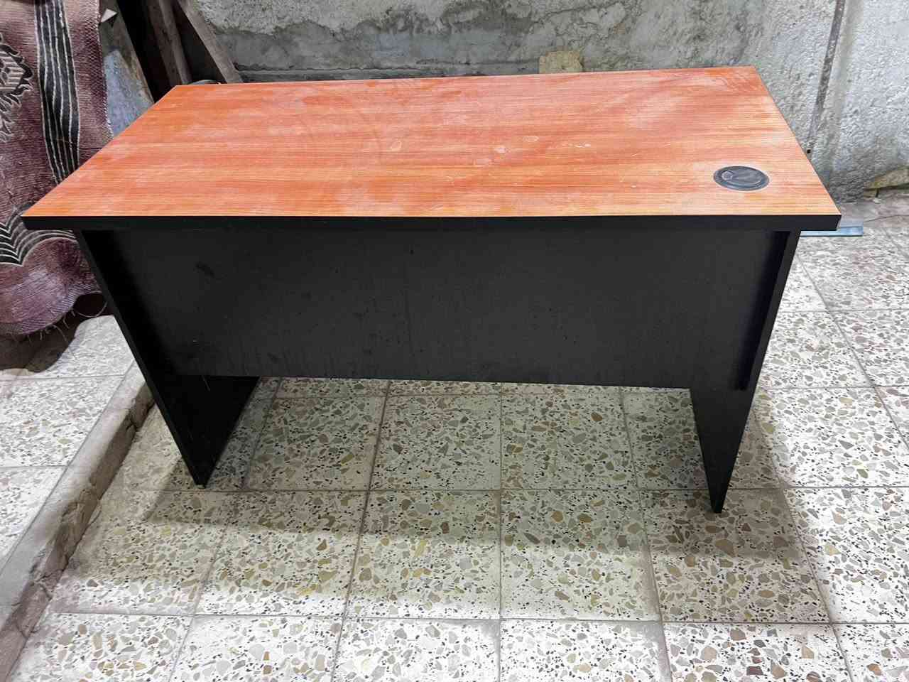 السلام عليكم ميز مكتب جديد للبيع
للاستفسار الاتصال ع الرقم+964 773 139 5385
