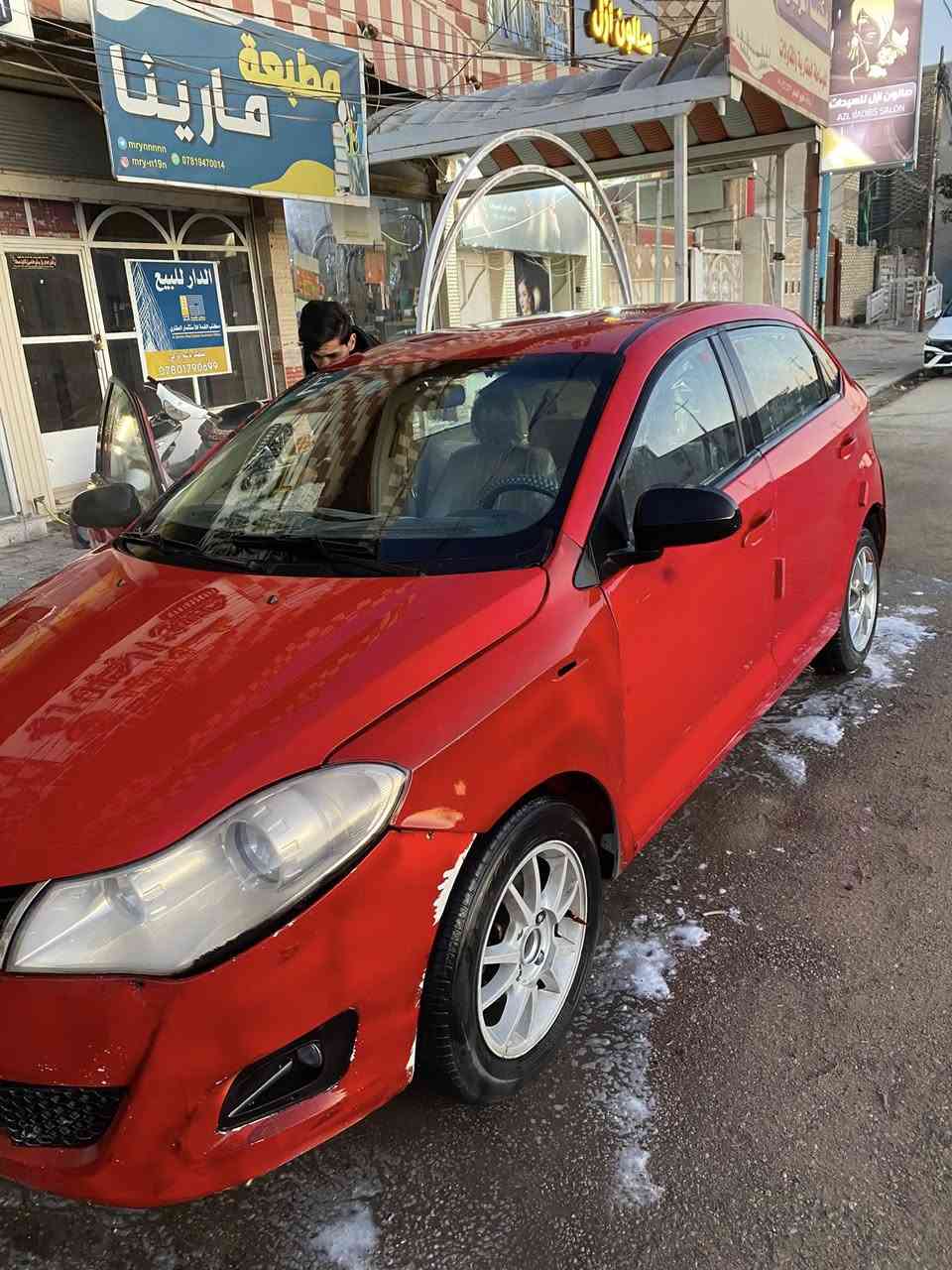 بيها نمره ثالثه تشتغل بس  بيها طكطكه وبيها بيبان ثنين بارد
وجامغ والباقي مكفول رقم بغداد باسمي بس جاي امشي معاملتها لان صادفت راس سنه
السعر 30 ورقه 
مكاني نجف 
***********
