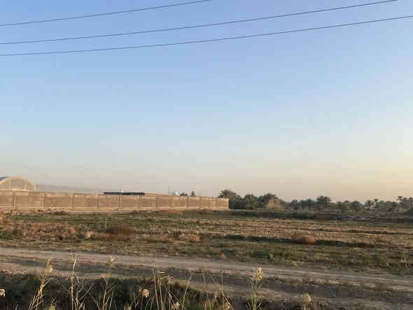 سلام عليكم ارض طابو للبيع المساحه 30 دونم سند مستقل بأسم شخص واحد الارض مكانه حلوه تصلح مجمع سكني او شاليات العنوان طريق كربله نجف طريق مفرك الكفل عمود 350 
استفسار.   ‭0783 885 1910‬
