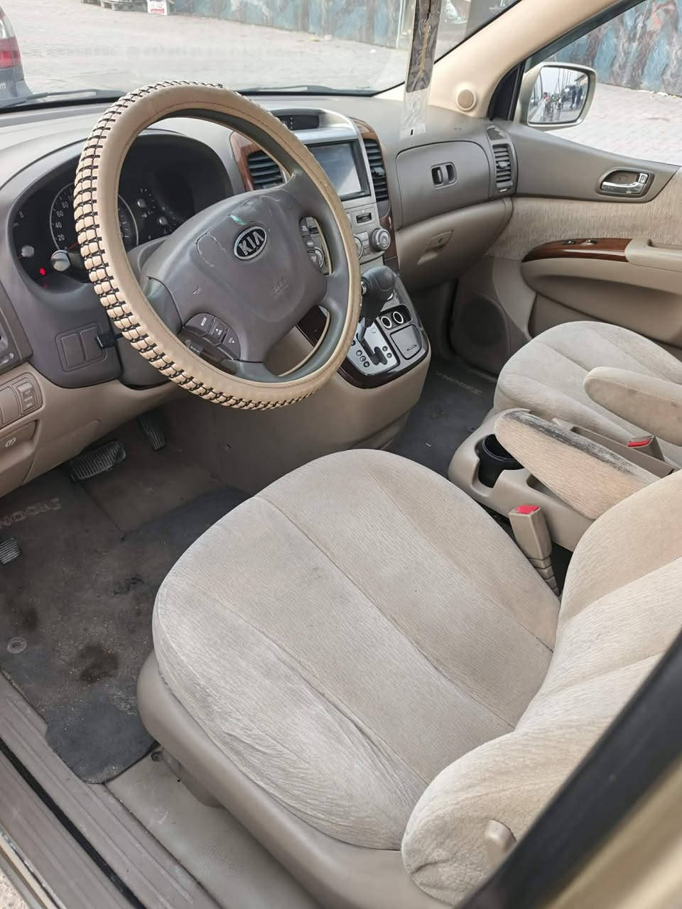 السلام عليكم للبيع كيا سيدونا  موديل 2009 فول مواصفات خليجي  كشنات كهربائية وبيبان وجنطه  كهربائي فتحه مكينه 3008 سياره فول رقم بغداد دولي سنويه جديده بيه تلث قطع صبغ بدون دواخل  السعر 128  المكان كربلاء اطويريج ***********
