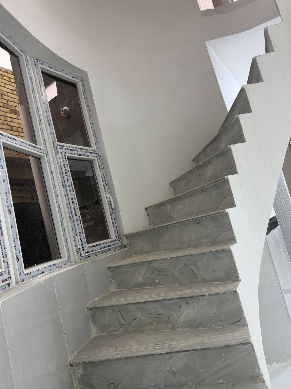 دار للبيع 
الموقع/حصن جعفر خلف المعارض
المساحه ١٦٠م
عمرالبناء /٢٠٢٦ حديث جدآ
طابقين كونكريت طابوق جمهوري 
خدمات كامله /تبليط -ماء-كهرباء 
يبعد عن شارع عام ٢٠٠م 
للاستفسار اكثر مراسله الصفحه أو الاتصال
على الأرقام التأليه :
***********
078198929
