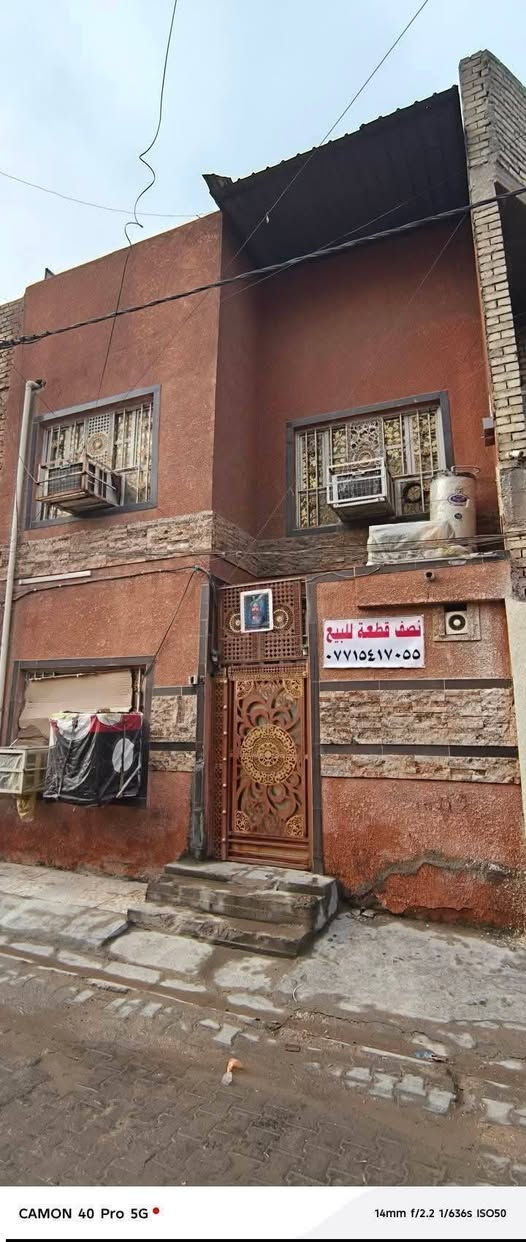 السلام عليكم ورحمه الله وبركاته
نصف قطعه للبيع طابقين الطابق الاول استقبال  وصاله بداخلها مطبخ وحمام وطابق الثاني غرفتين وفوك سطح 
قطاع 49 خلف فرع الاكراد ‏‪***********‬‏
