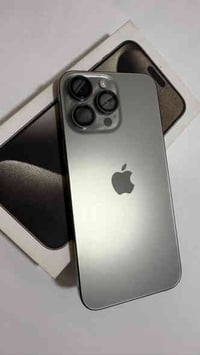 متاح آيفون 15 برو ماكس لون تيتانيوم ضمان ماستر نظيف جدا مابي ولا زلغ ب...