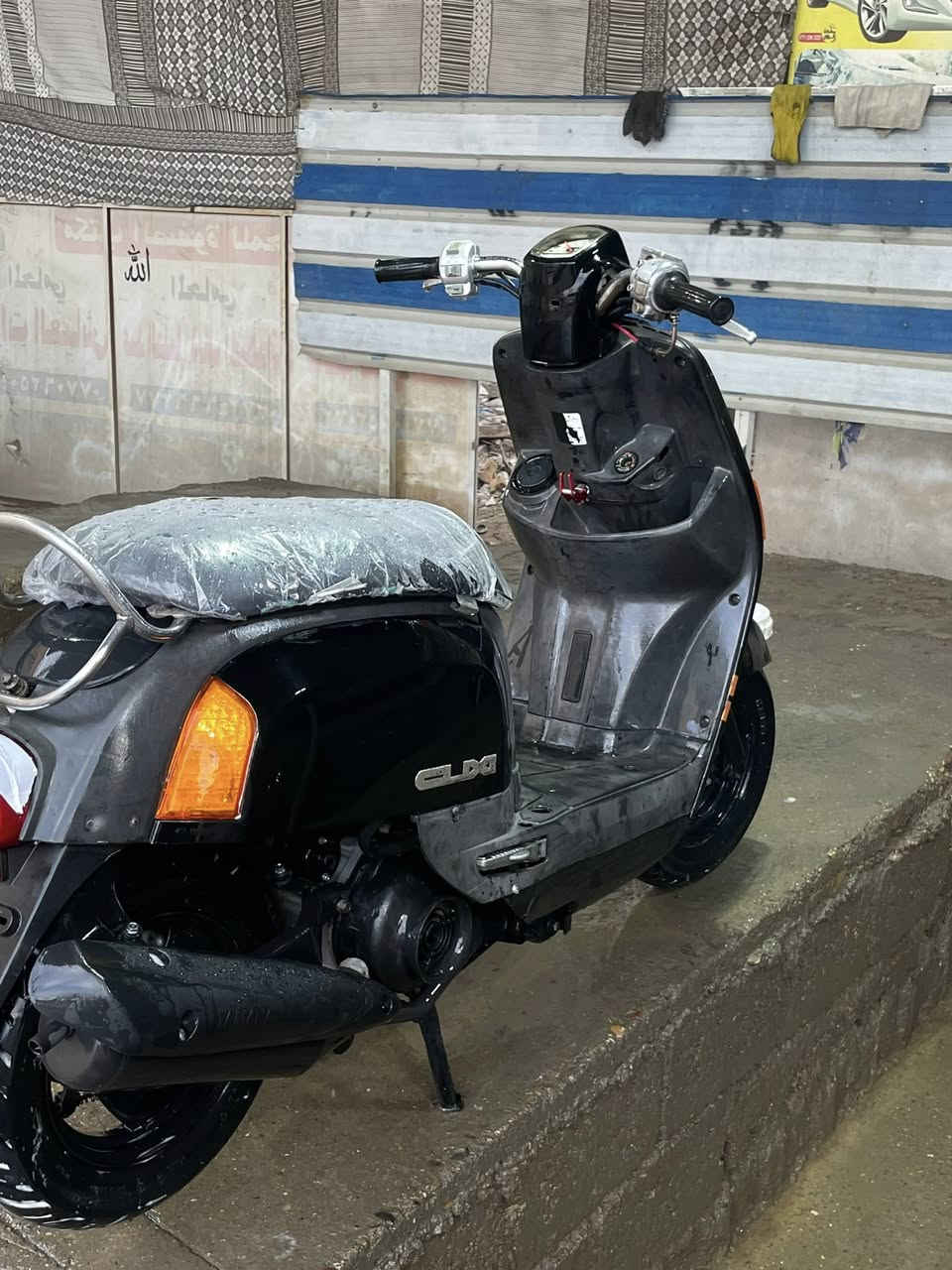 السلام عليكم دراجة بوليس للبيع نكرة سلف وهندر كهربائيات كاملة شغالة كفرات مختمة كابريتر بلاد مكينة خرسة شلعة ومعدل خير من الله  شغل وطلع العنوان ديالى بعقوبة 
*********** 
السعر 550 وبيها مجال حك الجية
