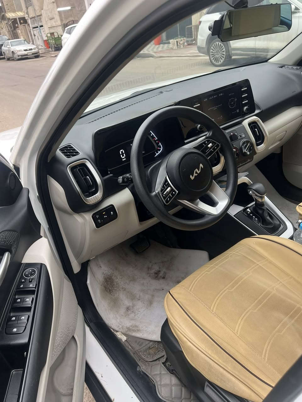 سلام عليكم
سونيت موديل 2023. خليجيه 

ماشيه 31 الف 

مكفوله ما عده باب خلف العبري بي صبغ 

السياره فول عده الفتحه 

بصمه مري شفط تحكمات استيرن مواصفاتهه حلوه 

سعر 143 وبي مجال 

رقم التلفون ***********

رقم بغداد بسمي 

مكان السياره شارع فلسطين
