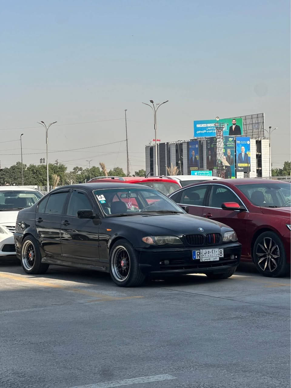 E46 موديل 2003 رقم مشروع وطني
السياره عليه ادامه وهزه كامل 
مكينه 3000 دبل فانوس بحالة جيده
كير zf اوتوماتيك بحاله جيده
كهرباءياته كله شغاله
اي تفاصيل اخره اتصل 
***********
مكاني بغداد الدوره
او حي البنوك
او مرواس بسياره ستخدام يومي (مكينه زغيره) بغداد, العراق
