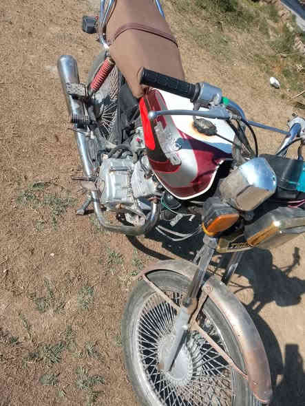 سلام عليكم شباب دراجه للبيع موديل 20نقص بس أشاير للأستفسار ***********
