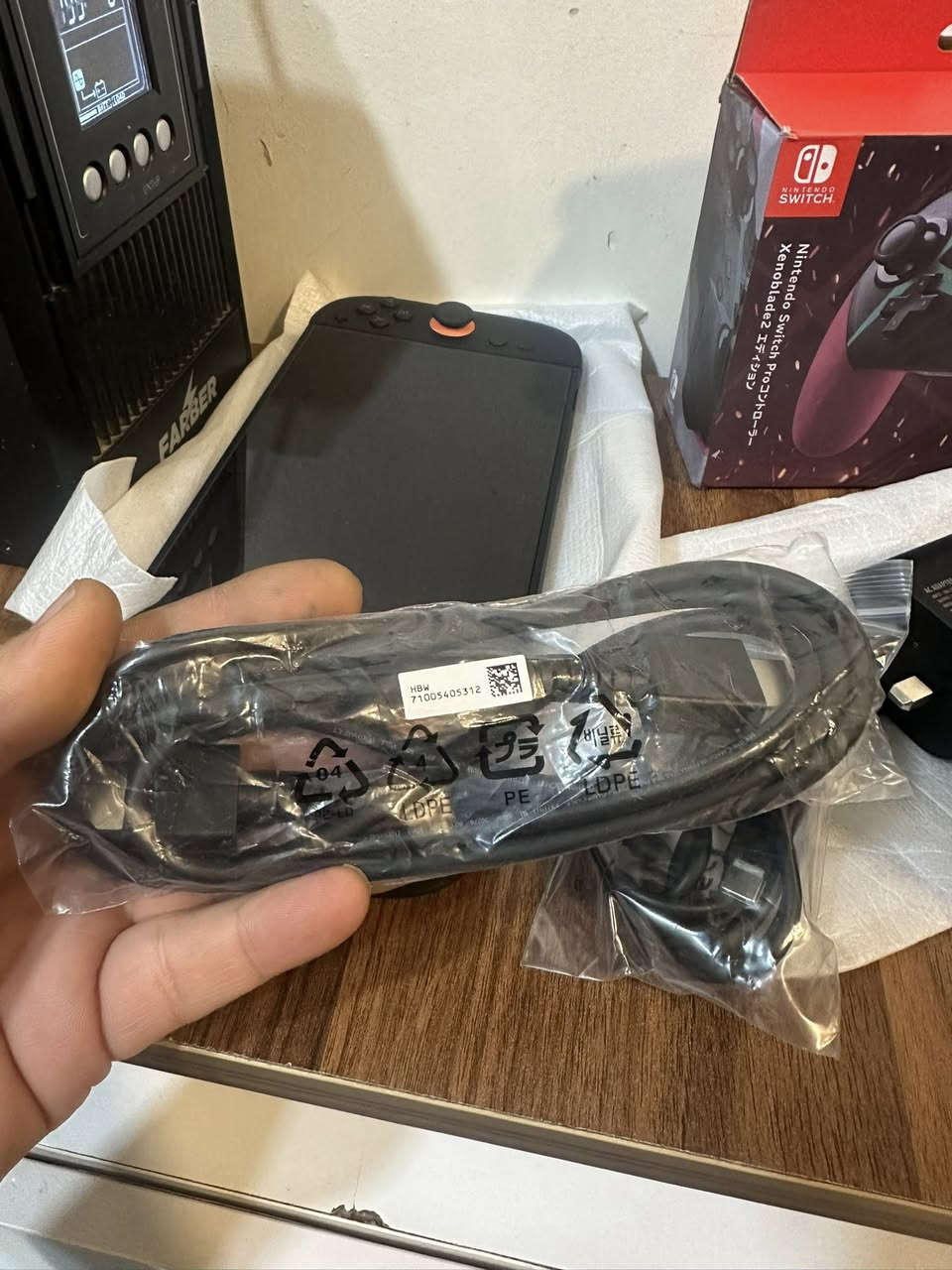 سلام عليكم شباب للبيع Nintendo Switch 2 جهاز غني عن التعريف استعمال قيليل جداً نظافه فول لا شخط لا ضربه ابد نظيف فوك ما تصور اخو الجديد غراضه كله الاصليه مال كارتونه بعدهن بل چيس مالتهن النظافه كلش عاليه  
+جوستك اصلي + لعبتين فيفا26 و ماريو سسب البيع عدم التفرغ اله 675 الف للتوصل خاص او ***********
