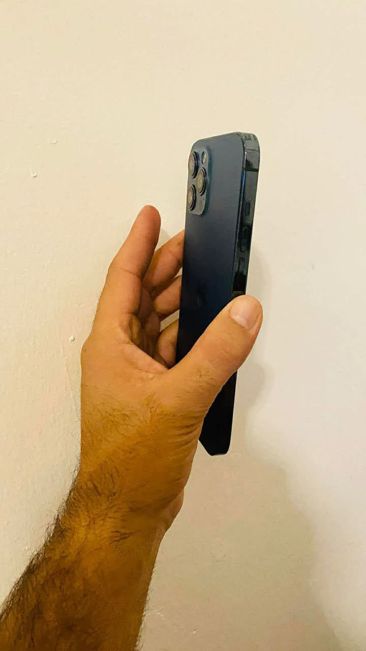 ايفون12 برو ماكس ذاكره 128 بطاريه 100 فيس ايدي متوقف مبدل شاشه وكاله فول.  السعر300 وبي مجال تواصل  ***********
