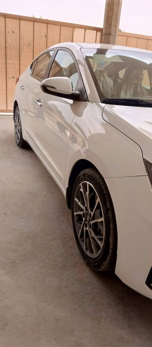 السلام عليكم الانترا للبيع  موديل 20 خليجي  كفاله عامه ماشيه 98الف رقم بابل بسمي من شركه للستفسار
‏‪0780 590 6937‬‏
