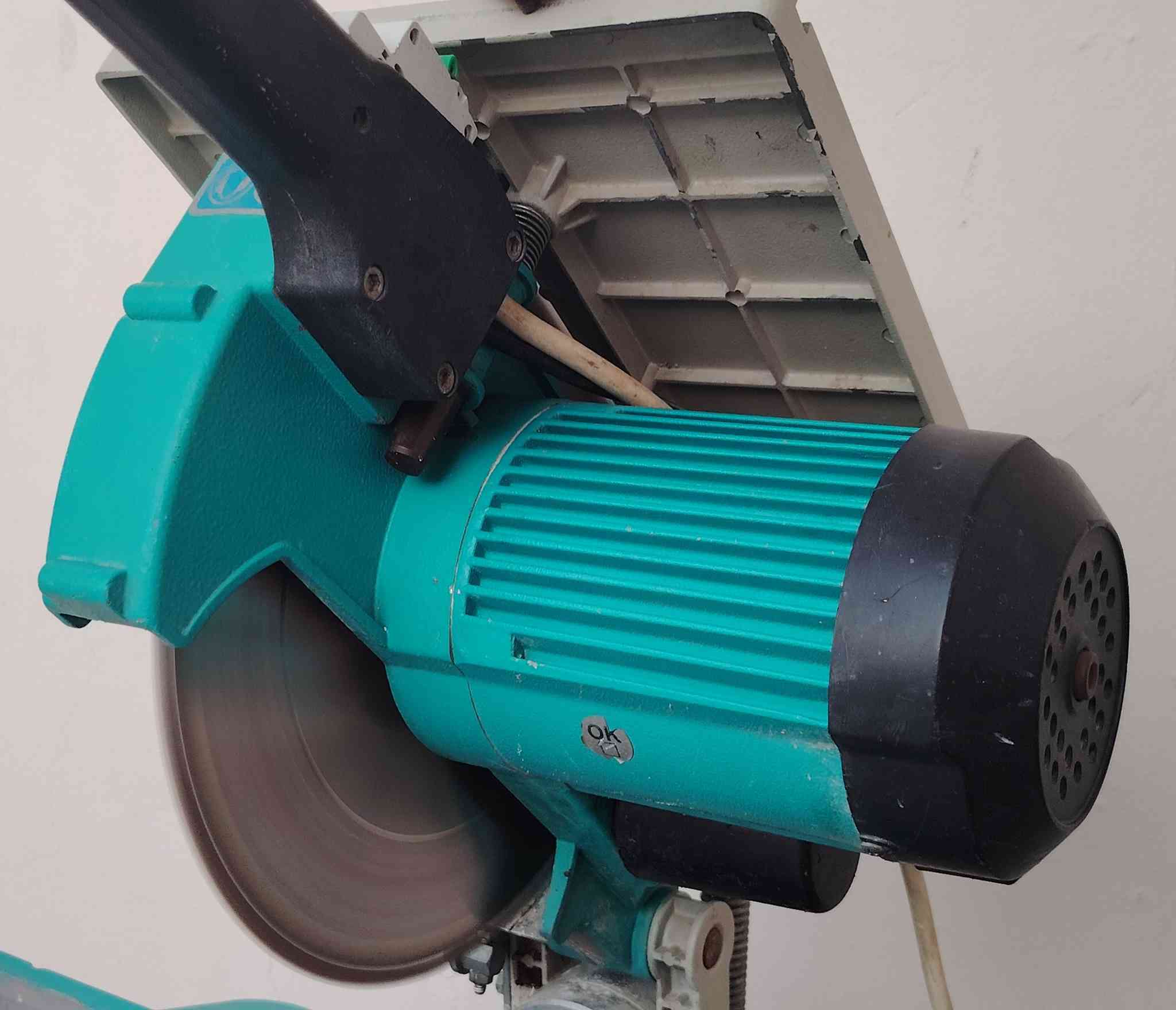 السلام عليكم
كتر يلمز للبيع السعر 300
بي فطر بسيط بالقاعد
***********
