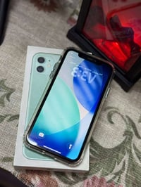 ايفون 11 العادي لون تركوازي الجهاز نضيف كلش بي شخط بالشاشة فقط بطاريه ...