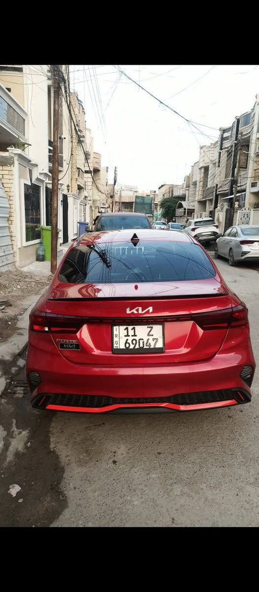 السلام عليكم 
كيا فورتي 2023 وارد امريكي 
مواصفات نص فول 
شاشه دواره 
تحكمات ستيرن 
رادار
توقف ذاتي 
مانع انزلاق 
نقطه عمياء 
حادث بنيد وجاملغ الأيسرمبدل والأيمن بارد
 وبيها طخه دوسه أو صندوق بل عراق 
صور الحادث بل منشور 
مكان السياره بغداد قرب كلية الامام الكاظم 
السعر 149وبيها مجال للاستفسار 
***********
