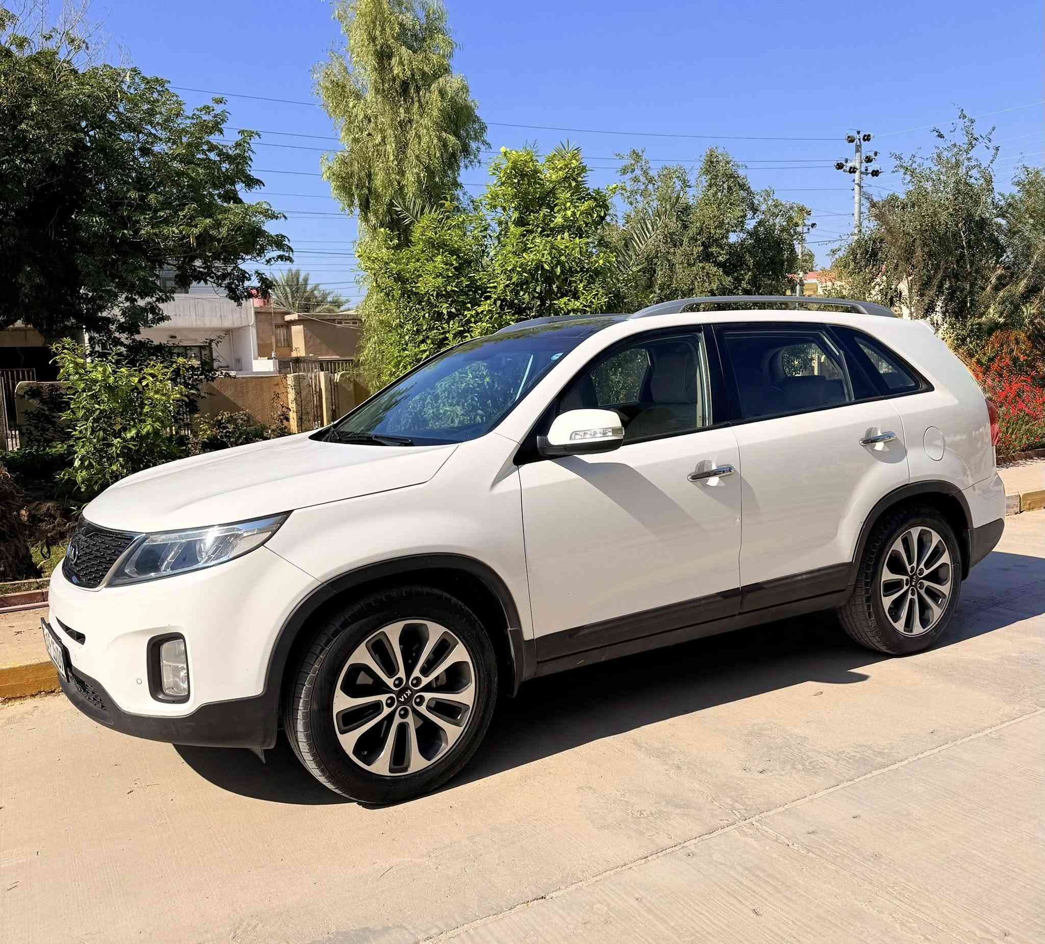 كياسورنتو موديل 2013 شكل 2014 خليجي فول موصفات واحد على واحد محرك 6 بستم 
كير و محرك شرط مامفتوح ماشيه السياره 170 الف رقم وتساب ***********
