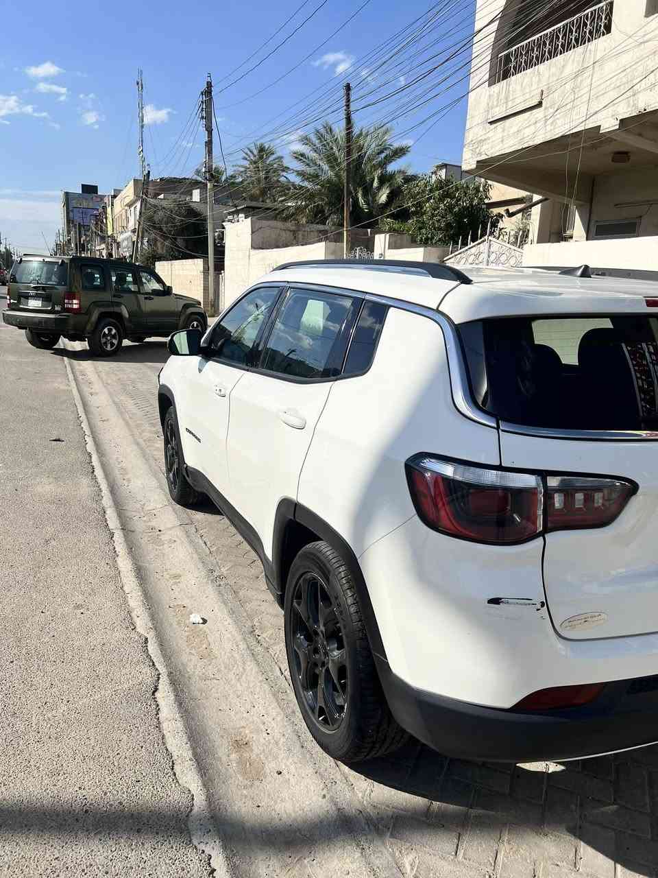 كومباس ٢٠٢٠ limited 
ماشية ١١٦ الف كيلو 
 السعر ١٢٠ ورقة 
سونارها بالصور
بأسمي السيارة ومكاني بغداد العامرية
رقمي ***********
