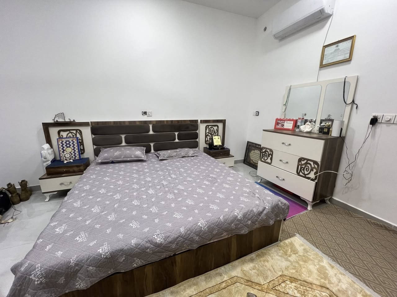 غرفة نوم ٥ قطع تركية للبيع نضيفة كلش مع الدوشك السعر ٣٧٥ مكان الدورة للاستفسار خاص او اتصال ***********
