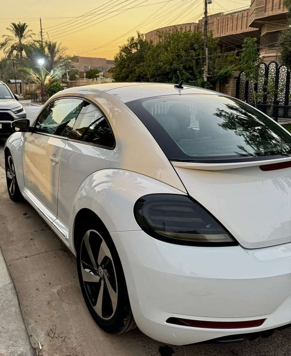 سلام عليكم 
بيتل 2019  رقم شمالي تحويل مباشر 
مواصفات R :

محرك 2000 توربو
شاشة وسط بلادي
لد نهاري
كاميرا خلفية
شاشة اعطال
حساسات ورادار ونقطة عمياء
تحكم ستيرن
سياره نظيفه جدا ومابيها مشاكل فقط نقص تبريد 

السعر ١٢٥$ بيها مجال 
***********
