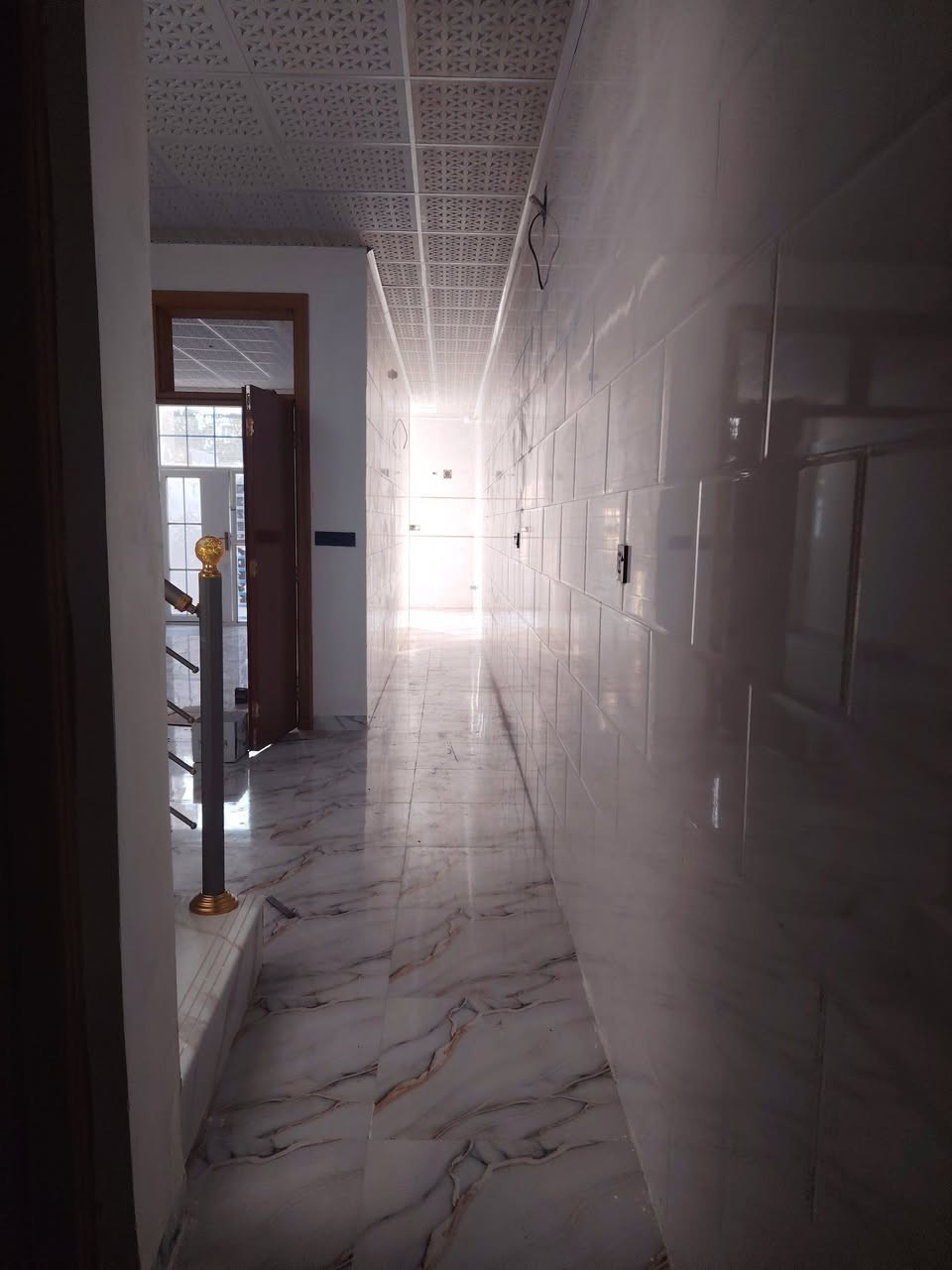 اللهم صل على محمد وآل محمد الطيبين الطاهرين
بيت ١١٥ متر للبيع
استقبال صاله مطبخ مجمع صحيات غرفتين
شارع المطار الجديد
قرب مجمع جوهرة العرب
***********
