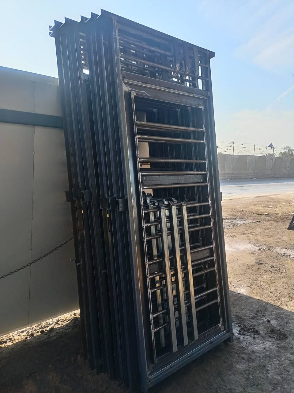 شباك جنل 200 *200 سعر (١٣٠) شباك جنل 150 *200 سعر (١٠٥) باب جنل 100 *270 سعر(١٣٠) *********** الله يرزق الجميع
