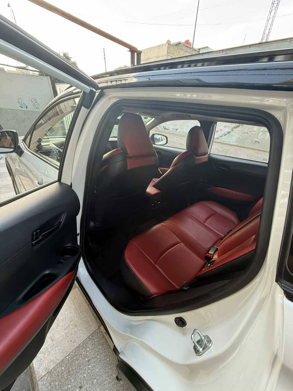 السلام عليكم كورله فوت لندر لبيع  2025 فول مواصفات مكفوله كفاله عامه فتحه سقف كشن جلد كش كهربائي اوتو هولد محرك الفين تبريد خالفي هندبريك دكمه   وبعد بيه هواي مواصفات محرك   الفين هايبرد  لاستفسار ***********
