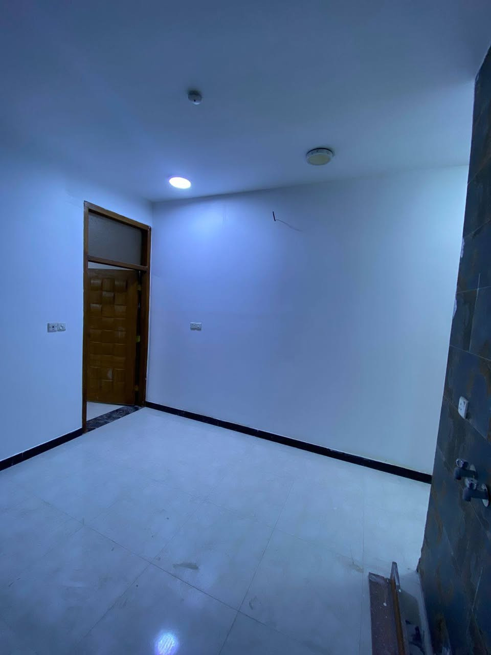 80 متر للايجار السيديه الضباط مربع كامل ساجد 

طابقين مدخلين 

ثلاث غرف وصاله مطبخ صحيات 

ايجار 900 قفل

للاستفسار الاتصال على الارقام 
***********
***********

مكتب القريشي للعقار 

شارع المركز دخول سيطره مركز مجاور مطعم يمان
