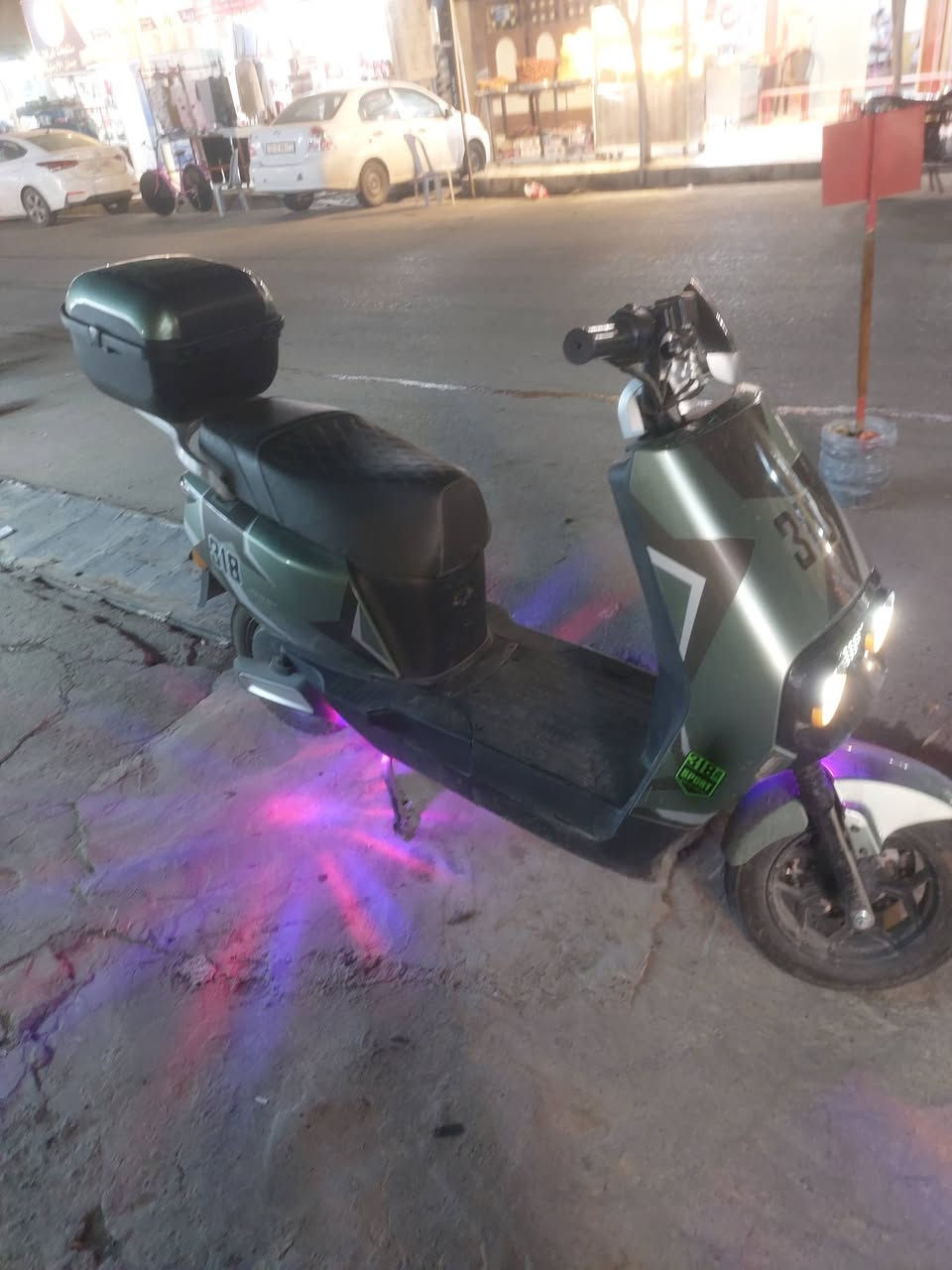 دراجه شحن للبيع ٦ بطاريات تشغيل عن بعد نضام رجوع للخلف منفذ USB سويجات عدد ٢ نشرات بطاريات فول فقط بطاريه وحده 50% تايرات جدد السعر 500وبي مجال بسيط للتواصل ***********
