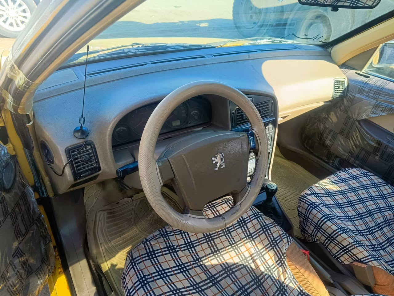 بيجو اكد ٢٠١٦ جاهزه للاخير محرك وكير وتبريد وتدفئه جاهزه للاخير سعره ٣٥ مكانه الكوفه بيه قطعتين صبغ فقط الاتصال *********** النجف, العراق
