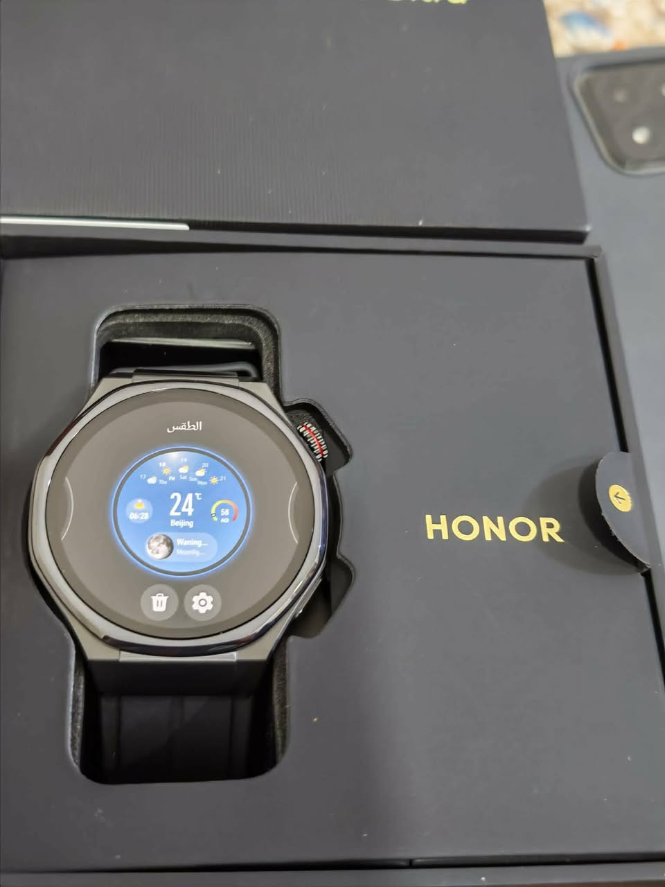 ساعه هونر 5 الترا 
استخدم كلش قليل 
كامل ملحقات 
225 الف. 
بغداد الكرخ 
***********
يوجد توصيل
