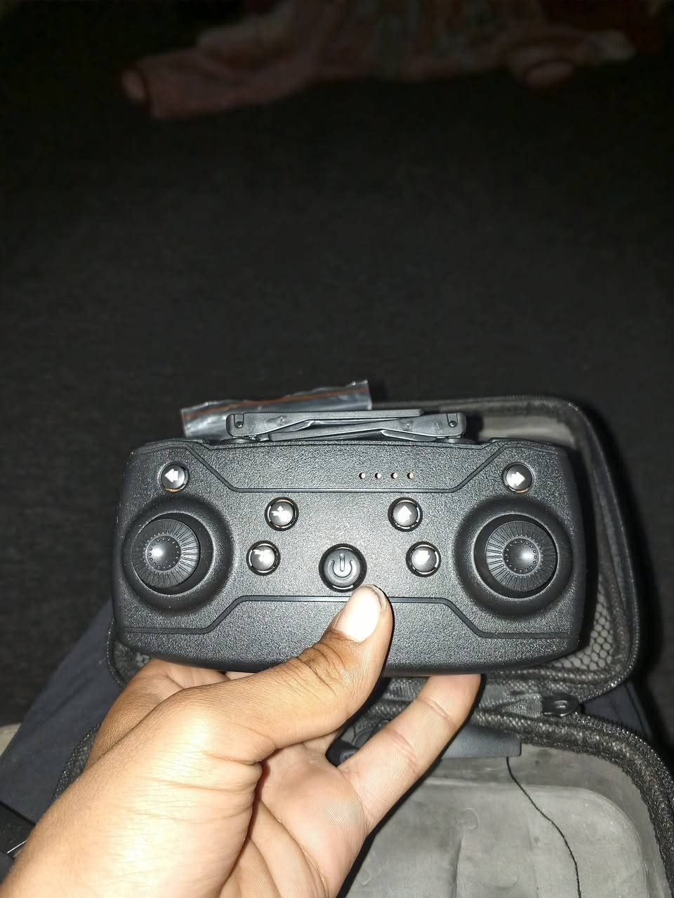 سلام عليكم شباب عندي طياره درون للبيع والله ماخذه 25 وبعدها جديده ابيعه10 صراحه اني ما الي واهس وما عندي شاحنه *********** موجود واتساب
