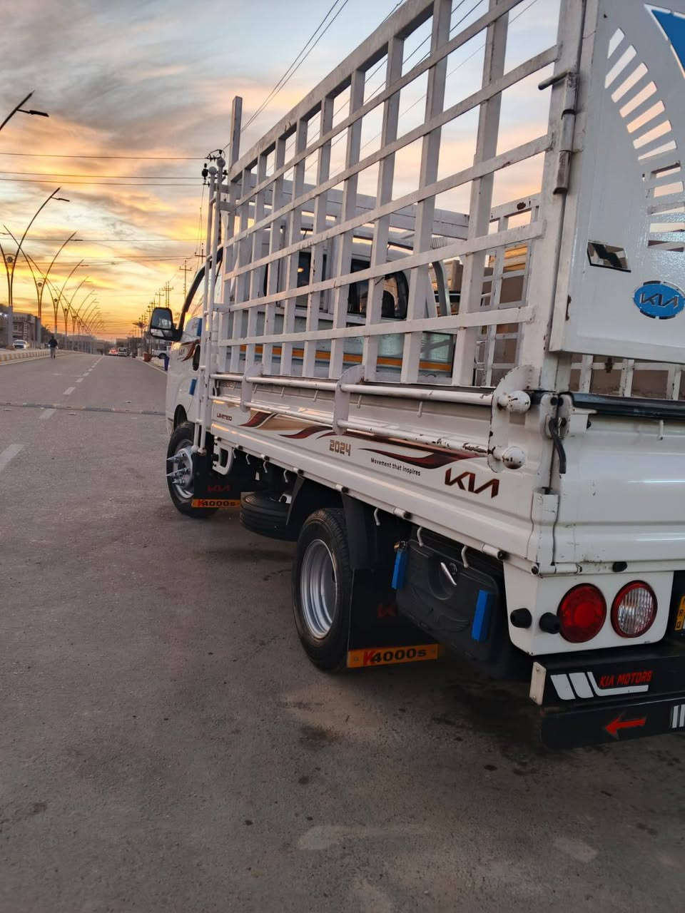 السلام عليكم
كيه فحل موديل 23 رقم بغداد  ويل محور 14 ستد 27  + بدي السياره مغلف دوشمه كاعيات جديده سياره
(بسمي ) اتكفلك تحويل ثاني يوم 
 السياره مصفره ضريبة أو غرامات لل 2025 مدفوعة 
بس ٢٦  مكان السياره الانبار_فلوجه 
محرك نضيف جداً
السياره مگفوله كفاله ما عدا من جهه السائق بها ضربه بصف الباب (والباب سليم)
السعر/ دفتر و80 ورقه
للاستفسار الاتصال على الارقام التاليه:
(***********_***********)
