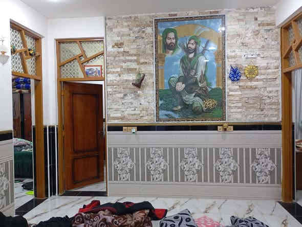 🏠 للبيع بيت حديث ومتكامل مساحة البناء اكثر من 300 متر وعمل باشراف هندسي  والسعر قياساً بالعمل بلاش 🔥

البيت طابقين بيه كل المواصفات المطلوبة 🔥
بس السيراميك مال الداخل المتر ب 15 الف 
بالأضافة الى ممرات داير ما داير البيت كلها بيها منهولات تصريف يعني بيت متعوب عليه بيه :

🔸 ٣ غرف نوم بالطابق الأول
🔸 غرفة بالطابق الثاني
🔸 تصميم حديث وتشطيب مرتب من الداخل والخارج
🔸 مساحة القطعة ٧٠٠ متر تشمل بيتين جديد وبيت قديم 
🔸 طابو زراعي – سند ٢٥

📍 الموقع: خلف جامعة بابل

البيت واسع ومفتوح من كل الجهات، جاهز للسكن بدون أي تعب 🔑مناسب لعائلة تحب الراحة والمساحة والهدوء 💫

📞 للاستفسار والمعاينة اتصل على: ***********
