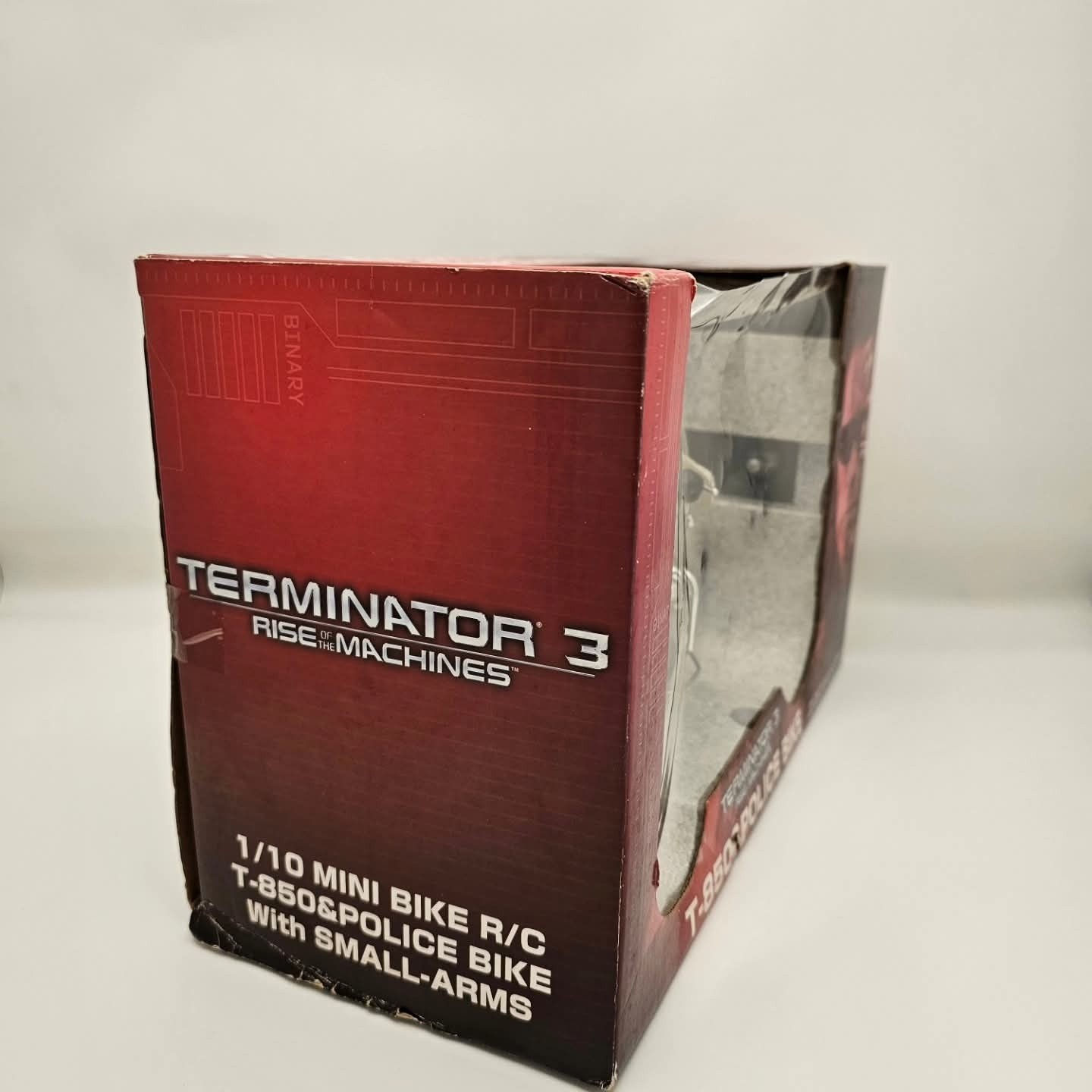 🤖🔥 لعشاق التحف السينمائية والقطع النادرة 🔥🤖

TERMINATOR 3 – T-850 & Police Bike (R/C) – مقياس 1/10
مو مجرد مجسم… هاي قطعة عرض + لعبة تحكم حقيقية بالريمونت! 🎮

✔ دراجة شرطة قابلة للحركة بواسطة الريمونت (Radio Control 27MHz)
✔ شخصية T-850 بتفاصيل واقعية جداً من الفيلم
✔ أجزاء كروم ولمعة احترافية نفس الدراجة الأصلية
✔ إكسسوارات الأسلحة الصغيرة (Small Arms)
✔ مناسبة للعرض داخل العلبة أو خارجها
✔ إصدار قديم 2003 – قطعة كوليكشن ترتفع قيمتها مع الوقت

📦 الحالة: ممتازة جداً
الكرتون موجود (بيه آثار خزن خفيفة فقط)
القطعة نفسها نظيفة وجاهزة للعرض أو الاستخدام

🎯 تصلح لـ:
– هواة التجميع
– محلات الديكور والألعاب
– هدية فخمة ومختلفة
– عشاق Terminator

📩  للحجز راسل خاص او ***********
https://www.instagram.com/iraqiretroshop?igsh=OXp3czFkYXBmOWhq
