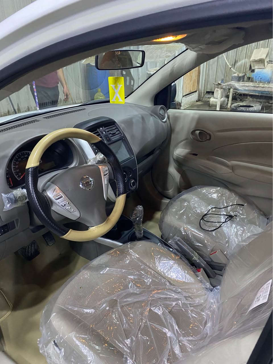 صني 2023 سيارة مكفول عدا بارد قليل قبق الجنطة كلش قليل شرط بدون اي داخل سيارة جديدة بمعنى الكلمة وجاهزة من كلشي ماشية 45 الف حقيقي 
مكاني نجف حي ميسان السعر المطلوب 115 وبيهة مجال بصيط للشراي *********** النجف, العراق
