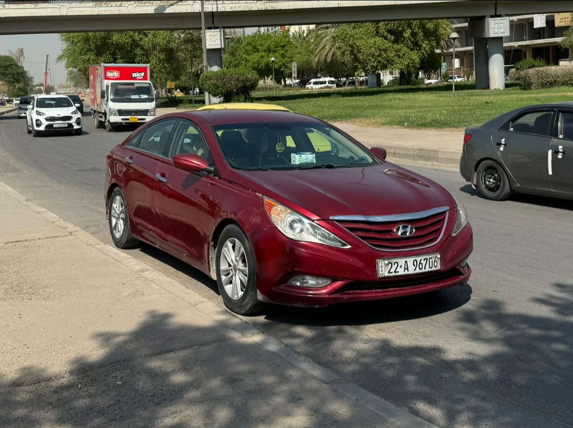 سوناتا ٢٠١١  أمريكي محوره غاز مكينه ٢٤٠٠ كير خير من الله تبريد ثلج شاشه تحكمات ستيرن السياره خير من الله بيها جاملغ ايمن نفس اللون وبيها طخه بصيطه بالباب الخف الصدر السياره رقم أربيل باسمي مداور باسرع وقت 
السعر ٩٦ وبيها مجال لاستفسار اكثر ***********
