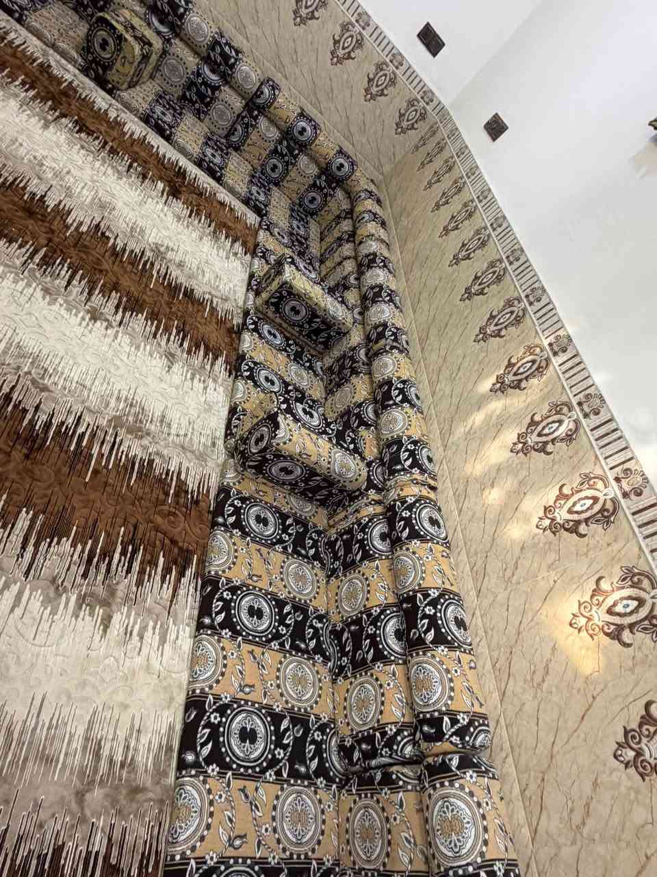 ديوان  كعده. عربيه جديده. ولا مستخدم بس مفروش  مقاعد  الكعده عدد أربعه طول الواحده مترين  وعرضها 55  وتجوة الظهر عدد 6 مع زاويه 7 مع تجوات 4 جديد كولش. ما مستخدم ابد سعره  600 الف


**إذا كنت صاحب هذا الإعلان وتريد حذفه لأي سبب، رجاءا أرسل رسالة إلى الدعم الفني**