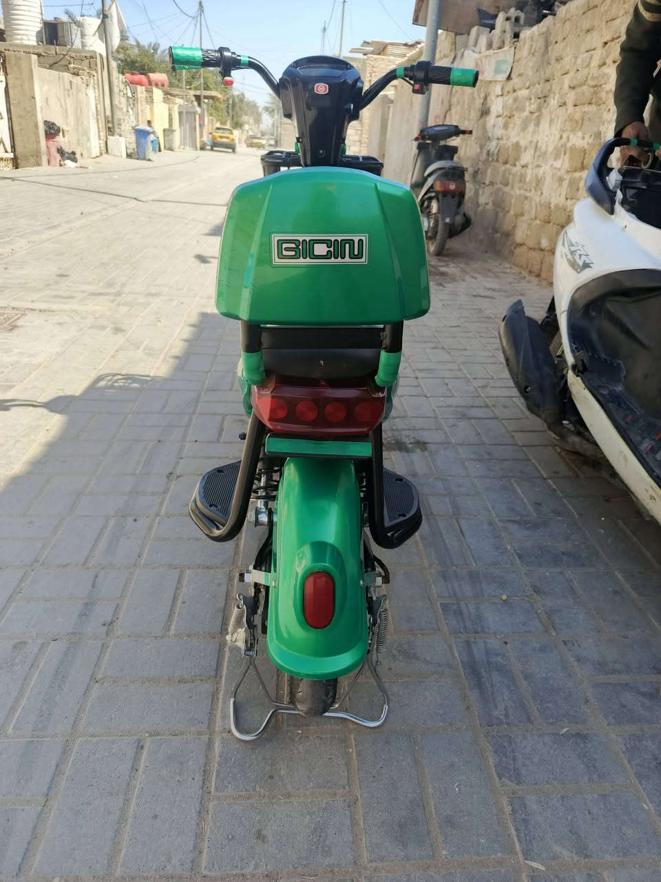 سلام عليكم بايسكل شحن حجم 14الباسكل جديد الله شاهد بس محتاج فلوس واريد ابيع اشتريته 350 ورايده ب 200بي مجال بس والله باسكل جديد لايت و  هورن بک وره يعني باسكل حلوو 3نمرر مكاني كربلاء حي الغدير يم الصورة الرقم *********** بي واتساب كذالک🙂
