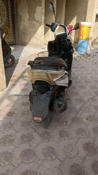 السلام عليكم
دراجه جامبو  للبيع دراجه جاهزه نضافه نفس بصوره كهربايات كلهة شغاله عوزه فقط باتري مفتوحه مره وحده شرط سعرهة 400وبيهة مجال حك الجيه ومو شراي لا يراسلني مكان الدراجه رميثه
وهاذا رقمي لل اتصل 
***********
