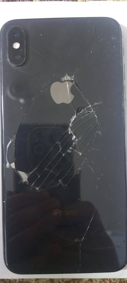 سلام عليكم
ايفون اكس اس ماكس جهاز نضيف ذاكره 64 كامرات شغاله بصمه وجه شغاله ٪ بس ضهره مكسور 
سعره 175الف او بي مجال 
***********
