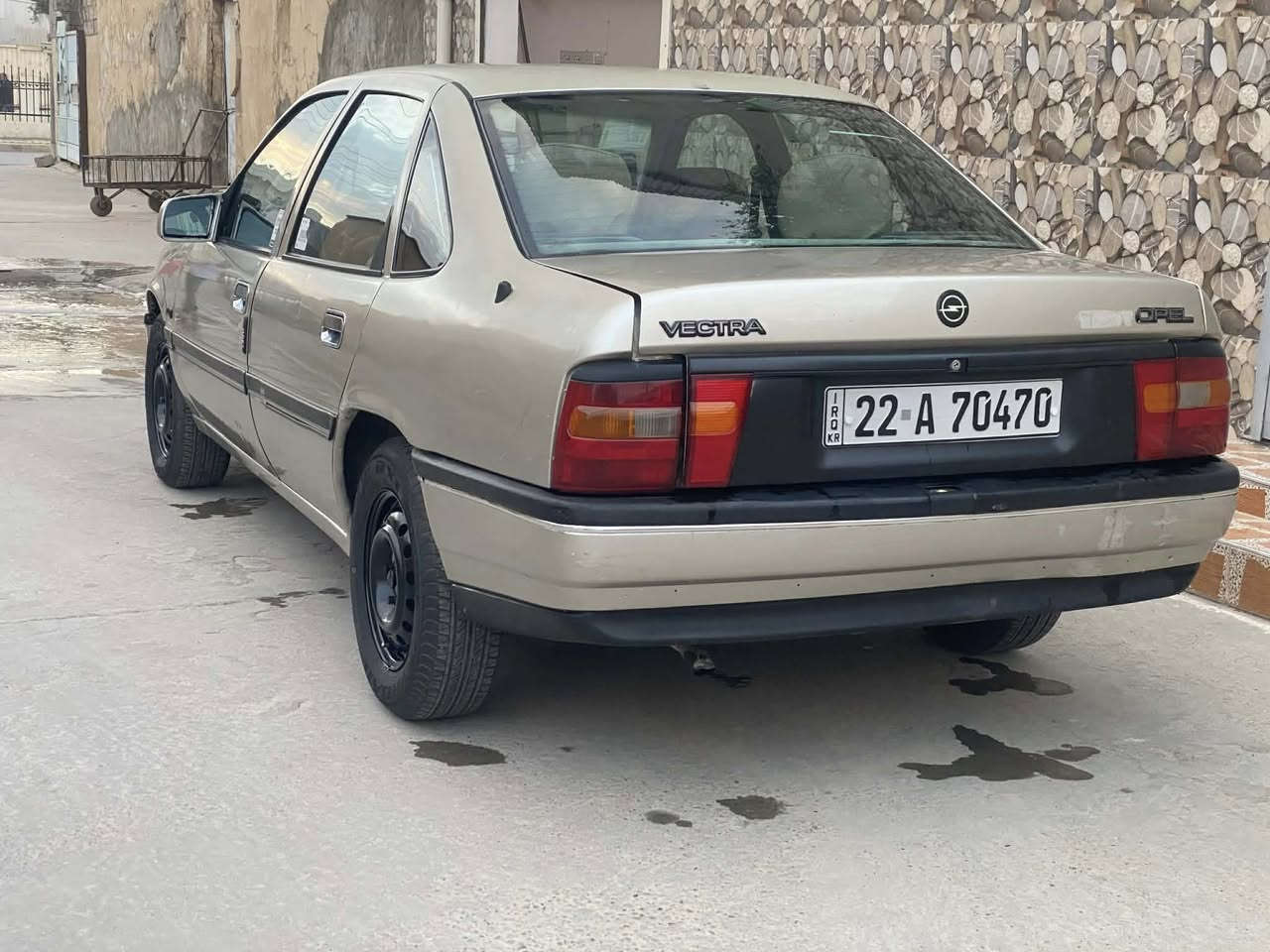 اوبل ٩١ محرك ٢٠ بيها ضرب من كدام خفيف بيها ضرب من خلف بدون دواخل كير توماتيك سنوي ساقط سنه منتهي اربع تايرات جديد سعره٤٠ مجال  رقم ***********مامتواجد علي فيس
