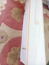 ميز شاشه مستعمل قليل للاستفسار. الرقم 07855668369