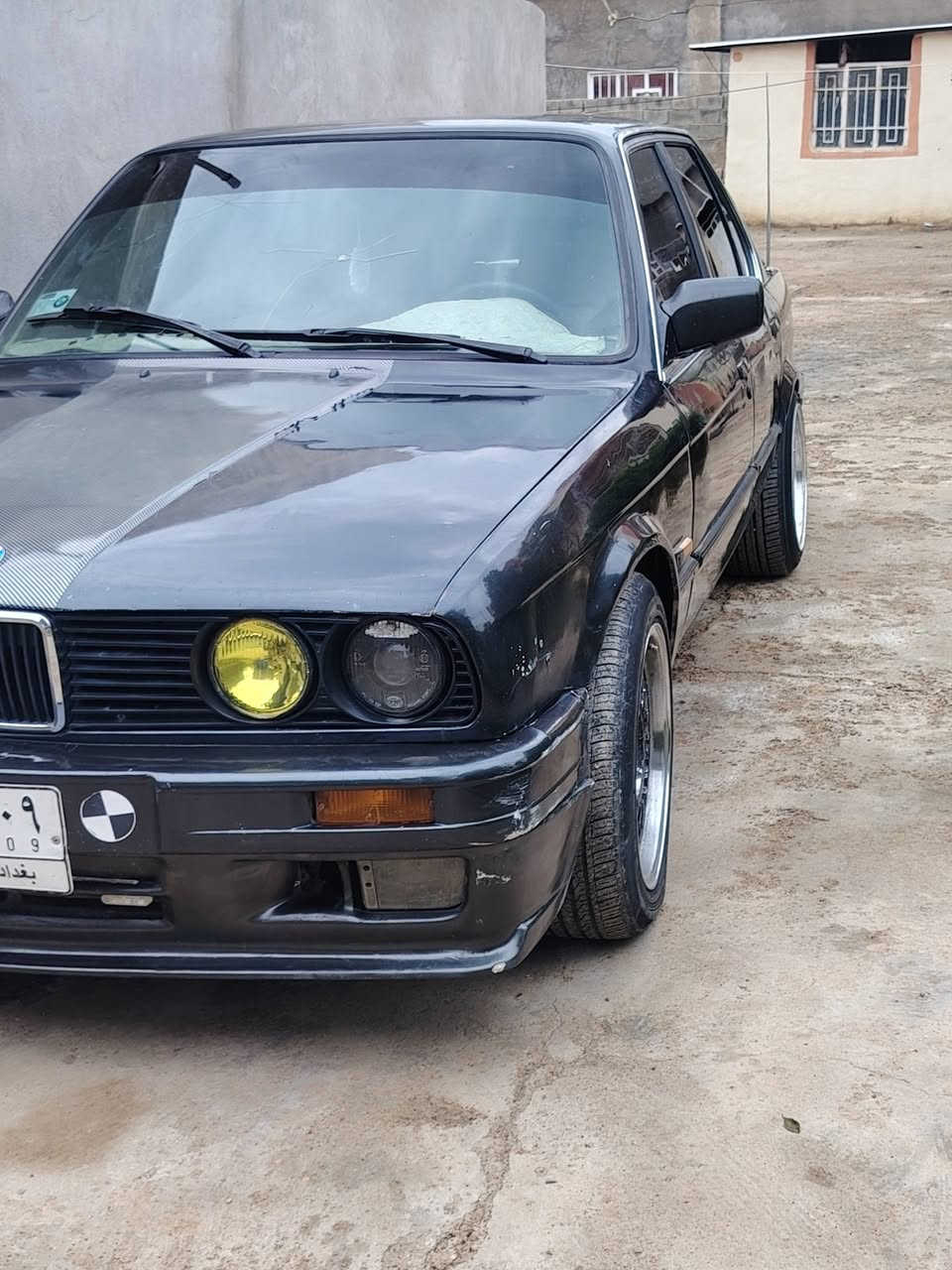 بي ام زعرا للبيع 1990 مكينه بلادي 6 سلندر✈ مفتوح عضمتها حلوه ميكانيكها حلو مكينه وكير واكسل مكفول غرفتها نضيفه يرادلها شوي ترتيب تبريد❄ تدفئه شغال حداديه الخلفيه جديده  رقمها بغداد 🇮🇶باسمي تحويل ثاني يوم عارضها ب 36وبيها مجال مكاني ديالى الخالص ***********
