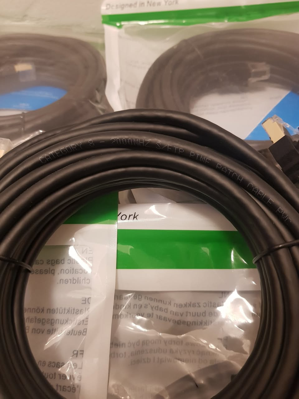 السلام عليكم 
توفر كمية كيبلات لان Cat 8 
9 متر 
بسرعة نقل يصل الي 40 كيكا في الثانية 
سعر القطعة 22 الف 
متوفر خدمة التوصيل الي جميع المحافظات
***********
***********
