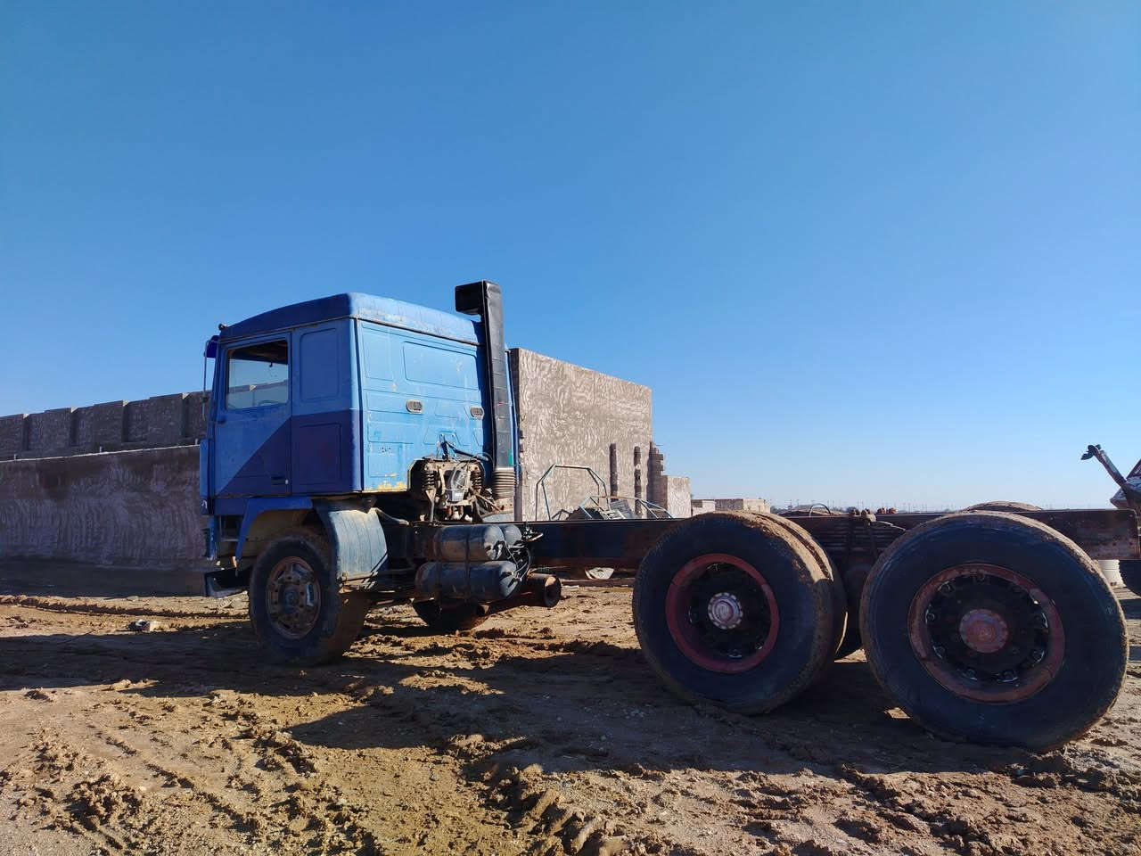 السلام عليكم سياره للبيع فالفو مديل ٩١ رقم ذيقار ألماني قلاب
شاصي مكفول الاستفسار اتصل على الهاتف***********
